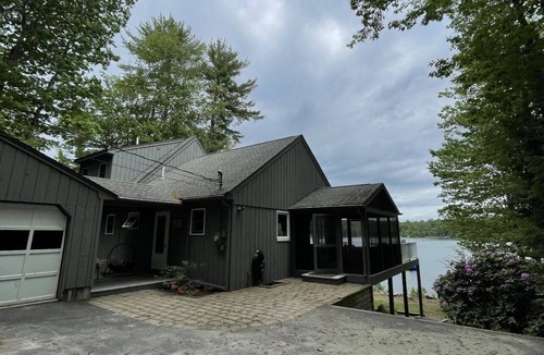 Mirror Lake House | Newly Renovated Lake Front 4 Bedroom Private Family Retreat on Winni!