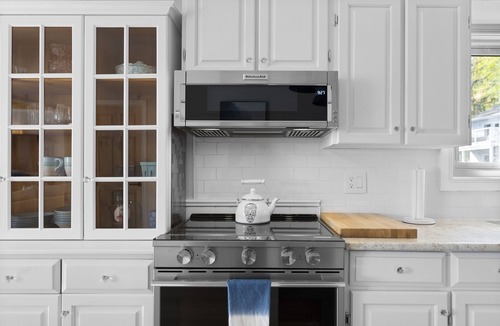 Pembroke Cottage | Newly renovated luxury cottage right on water with private beach
