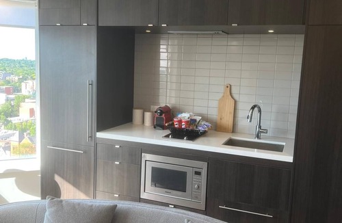 Midtown Toronto Condo | Newly Renovated Luxury Condo on Yorkville Ave. in the heart of Toronto.
