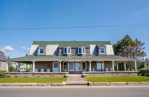 Kennebunk House | Newly renovated oceanfront home on Gooch's Beach with breathtaking views and direct beach access. This 7-bedroom retreat offers modern comforts, spacious gathering areas, and is just a short walk to Dock Square's shops, restaurants, and attractions.