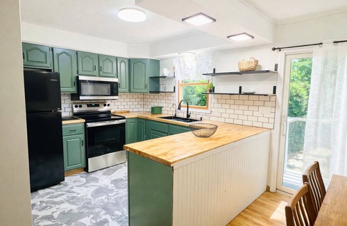 Belfast House | Newly renovated, pet friendly house in the heart of Belfast with large back yard