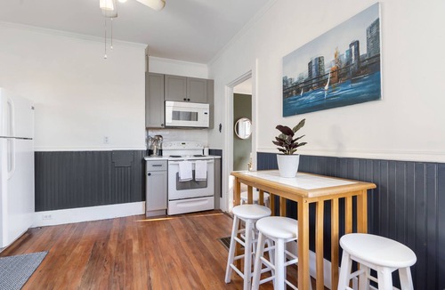 Oakdale Apartment | Newly renovated spacious 2 bed 1 bath apartment, great location