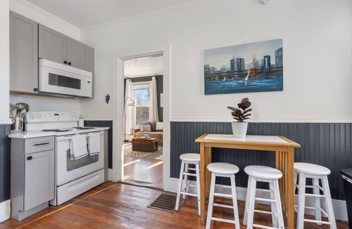 Oakdale Apartment | Newly renovated spacious 2 bed 1 bath apartment, great location