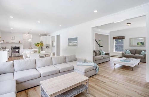 Westhampton House | Newly renovated Westhampton escape near beach