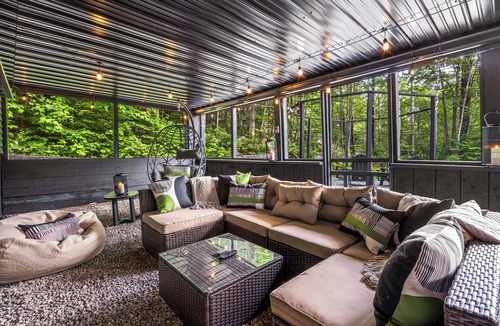 Sunday River Area Ski Chalet | Newly Updated Chalet- 5 min to Sunday River-Hottub-Sauna-playset