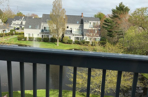 Ocean Park House | Newly updated modern Ocean Park townhouse less than 5 minutes walk to beach!