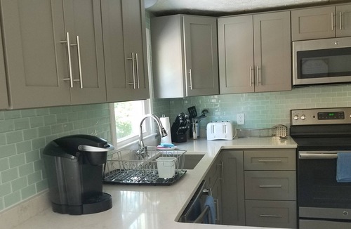Easton's Point House | Newport area. Easton's Point Middletown. Walk to Beaches!