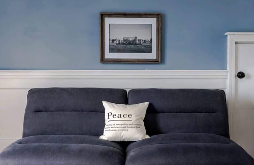 Fifth Ward Apartment | Newport Beach Loft STAY