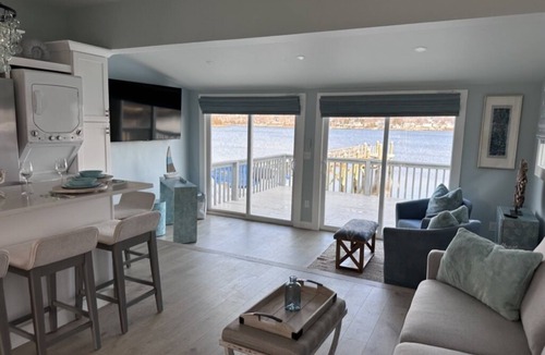 Portsmouth House | Newport, Coastal Retreat! Boat Dock , jet srental & private chef available.