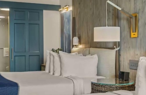 Goat Island Hotel | Newport Harbor Gem: Unmatched Views, Scenic Walk to Downtown | 2 Waterview Room