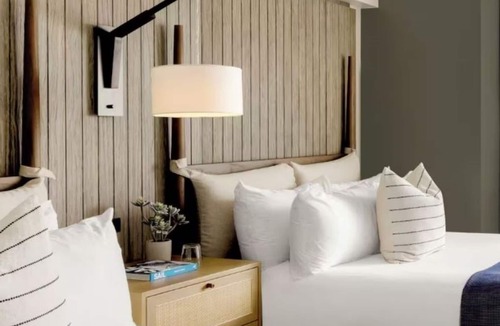 Goat Island Hotel | Newport Harbor Gem: Unmatched Views, Scenic Walk to Downtown | 2 Waterview Room