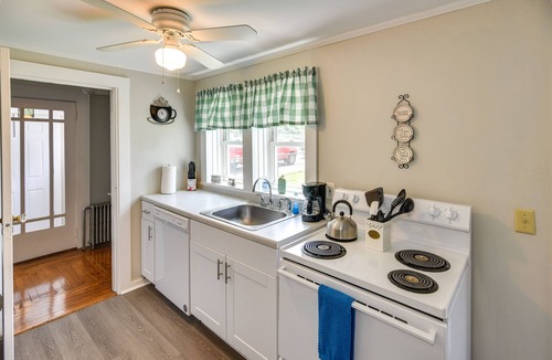 Newport House | Newport House < 3 Mi to Beaches & Bowen’s Wharf!