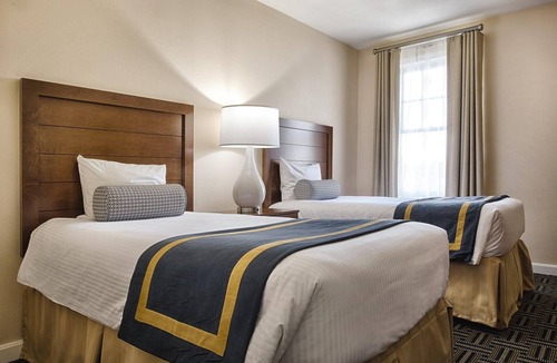 The Point Resort | Newport July 4th 2br Long-wharf Rental