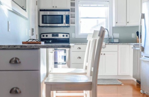 Fifth Ward Apartment | Newport's fav Neighborhood 3bed