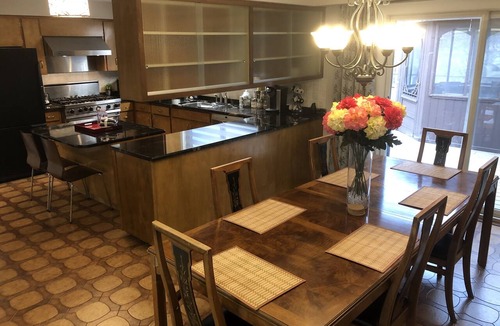 Welland Apartment | Niagara Executive Luxury - HUGE, Warm, Cozy and Clean 3 Bed, 1 Bath SuiteStay(1)