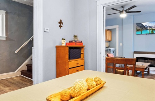 Niagara Falls House | Niagara Falls Getaway Walk to Falls Family 3BR
