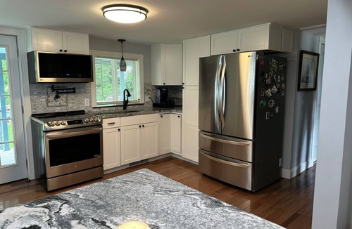 Niantic House | Niantic Beach House! Sleeps 8 — 500 ft to Crescent Beach + Fenced Yard, Pets Ok!