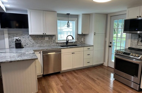 Niantic House | Niantic Beach House! Sleeps 8 — 500 ft to Crescent Beach + Fenced Yard, Pets Ok!