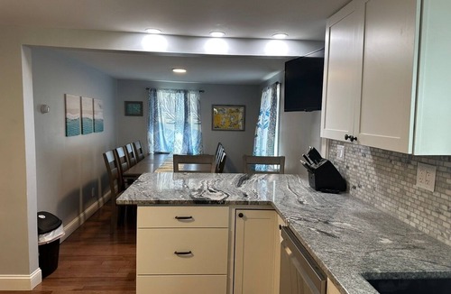 Niantic House | Niantic Beach House! Sleeps 8 — 500 ft to Crescent Beach + Fenced Yard, Pets Ok!