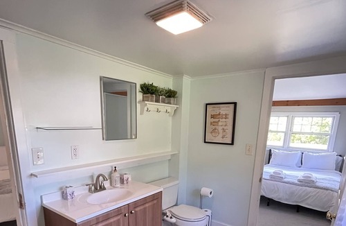 Niantic Apartment | Niantic water escape! 2 bd aptmt, 2nd flr