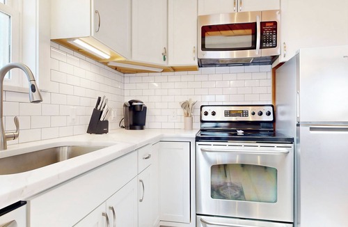 Pine Point House | Niblet Cottage by Bayley Vacation Rentals