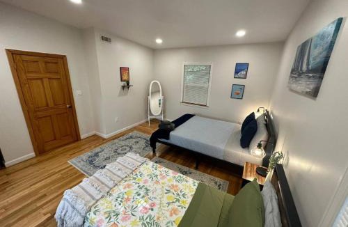 Brighton House | -No16- Extra Spacious Room in a House - 10 min to Green Line T Station & Boston College - Centrally Located at Brighton Boston