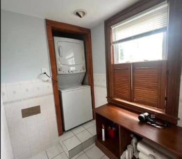 West Somerville House | -No55- Lovely Large Room in a House - 10 min to Green Line and Red Line T Stations & Tufts University - Centrally Located at Somerville Boston