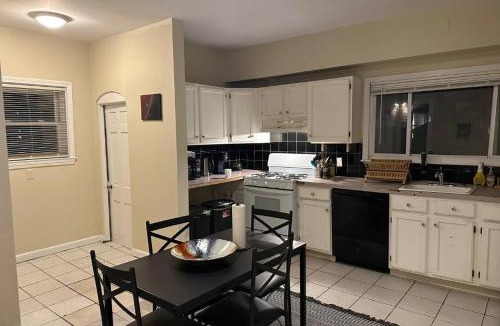 Cleveland Circle House | -No65- Fancy Room in a House - Steps to Boston College & Green Line at Brighton Boston
