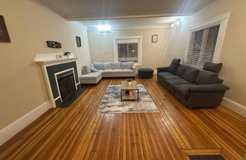 Cleveland Circle House | -No65- Fancy Room in a House - Steps to Boston College & Green Line at Brighton Boston