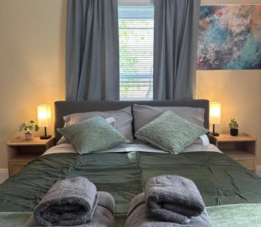 Cleveland Circle House | -No67- Fancy Room in a House - Steps to Boston College & Green Line at Brighton Boston