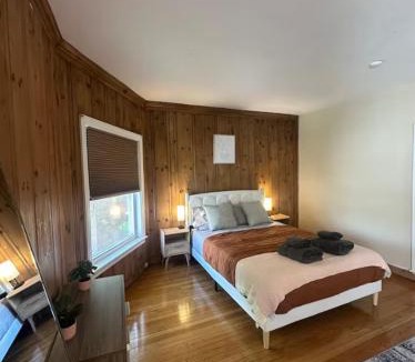 Cleveland Circle House | -No68- Fancy Room in a House - Steps to Boston College & Green Line at Brighton Boston