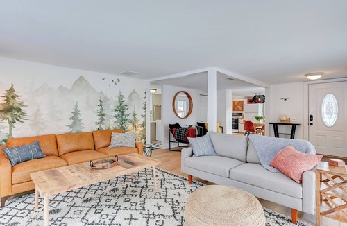 North Conway House | NOCO Village Retreat- Private Pool - 4BR Sleeps 8