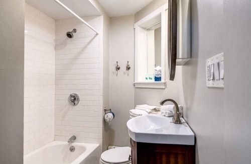 North End Apartment | North End Apt Near Harbor