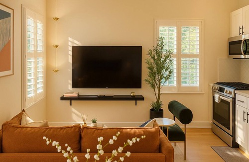 Northeast Bed & Breakfast | Northeast DC 2BR | Projector, Smart TV & Renovated Kitchen