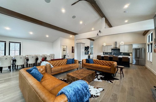 Intervale House | Northern Luxe | Brand New, Views, Hot tub, Games