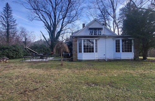 Novelty House | Novelty, Ohio retreat: 3 bedroom, 2 bath home - woods, King bed, wrap-around deck