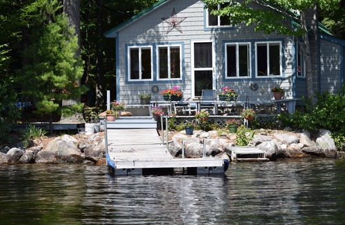 Bridgton Cabin | * NOW ON SPECIAL * Serene Pet-Friendly Camp on the Edge of Highland Lake!