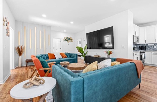 Constable Hook Apartment | NYC 20min | Free Parking | Hot Tub | EWR 15min
