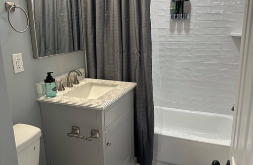 West New York Apartment | NYC Skyline Views | Sleeps 8 | 20 Min to City