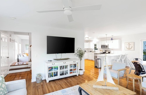 Oak Bluffs House | Oak Bluffs Retreat! Spacious Vineyard Home Near Beaches & Downtown