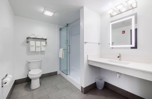Rochester Hotel | Oakfield Hotel & Suites, Ascend Collection, Rochester-Pittsford NY