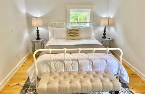 Herricks Bed & Breakfast | Oakland House Seaside Inn & Cottages