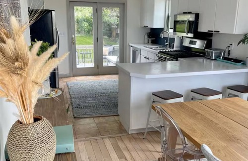 Block Island Cottage | Oar Naut- Bright 4 Bedroom Beach Cottage, Close to Town