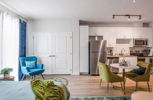 Downtown Baltimore Apartment | Oasis 5 - Stunning Studio:Balcony View, Pool & Gym