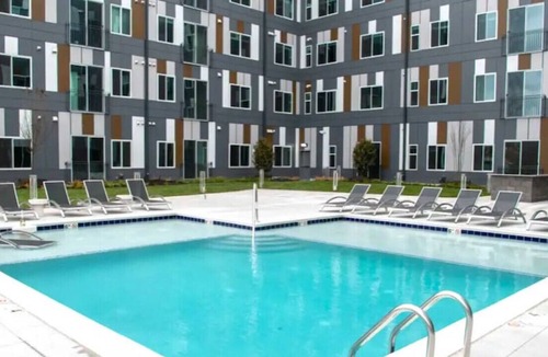 Downtown Baltimore Apartment | Oasis 5 - Stunning Studio:Balcony View, Pool & Gym