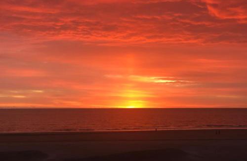 Hampton House | Ocean Front condo in the heart of Hampton Beach