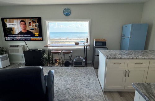 Hampton Condo | Ocean Front Penthouse Suite Magnificent Oceans views & King Bed