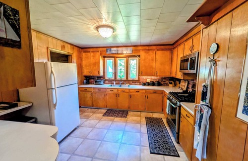 Marlboro House | Ocean House - 2 Min Walk to Beach, 1 Dog
