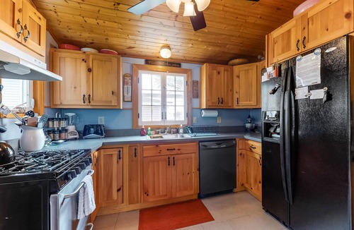 East Boothbay Cottage | Ocean Point home, large porch, ocean view, water access