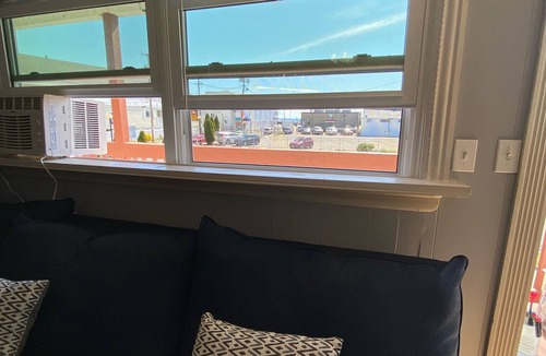 Hampton Apartment | Ocean view 2 bedrooms with a shared pool. 5